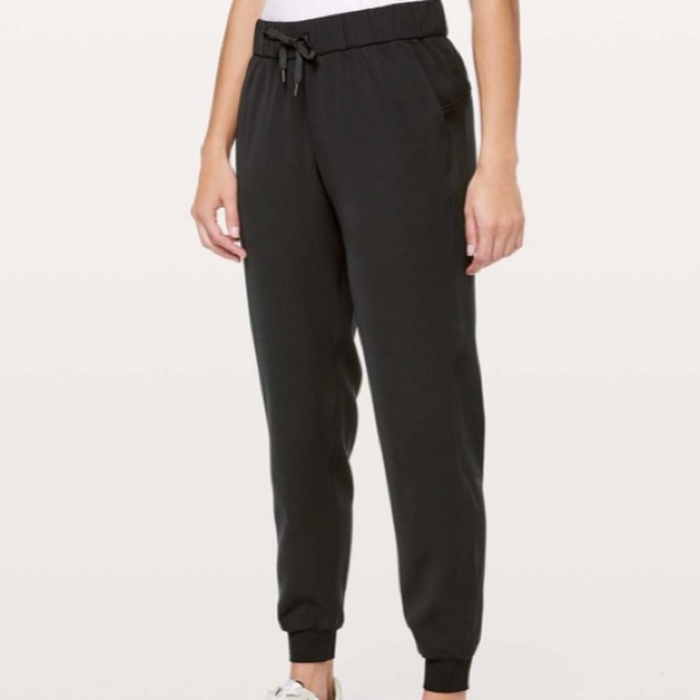 Lululemon On The Fly Jogger Woven 28” Black